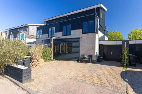 Spanker 13, MEDEMBLIK