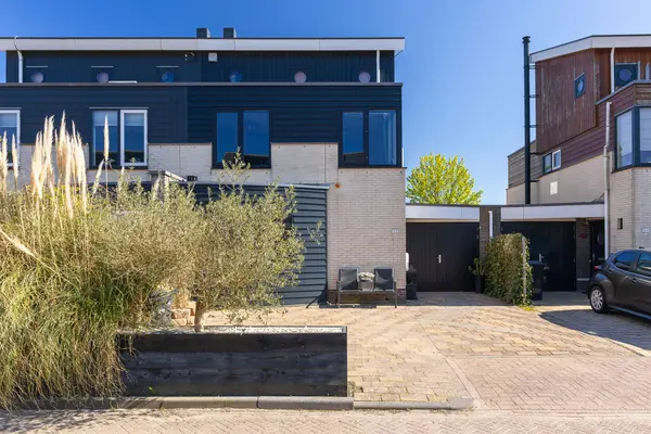 Spanker 13, MEDEMBLIK
