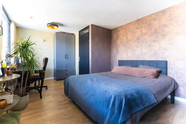 Spanker 13, MEDEMBLIK