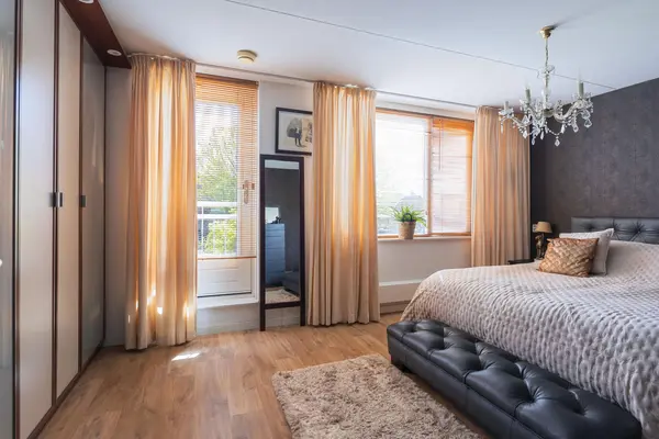 Spanker 13, MEDEMBLIK