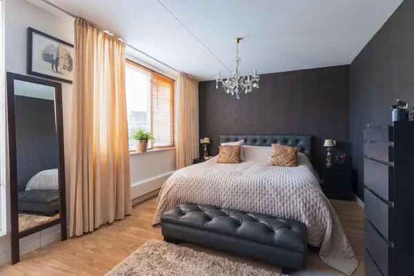 Spanker 13, MEDEMBLIK