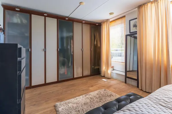 Spanker 13, MEDEMBLIK
