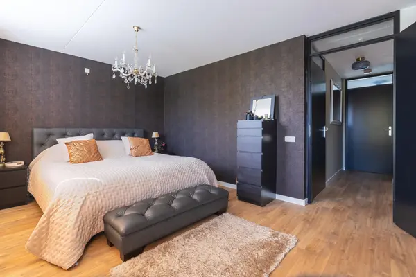 Spanker 13, MEDEMBLIK