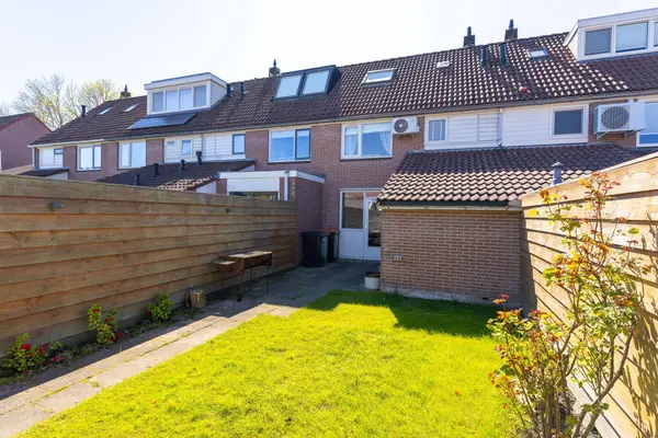 Nachtegaal 100, HOORN
