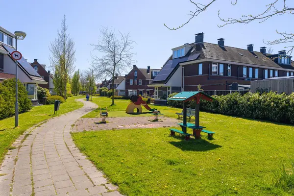 Koolmees 17, HOOGKARSPEL