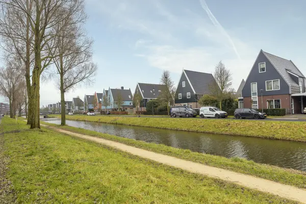 Vredemaker 138, ZWAAG