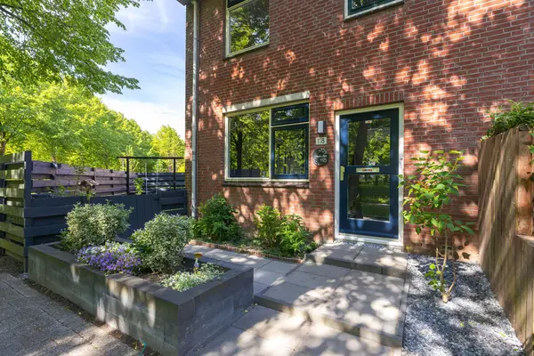Patio 118, HOORN