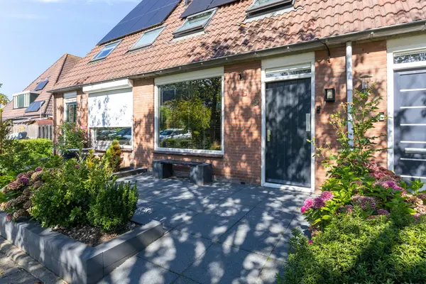 Weegbree 61, ZWAAG