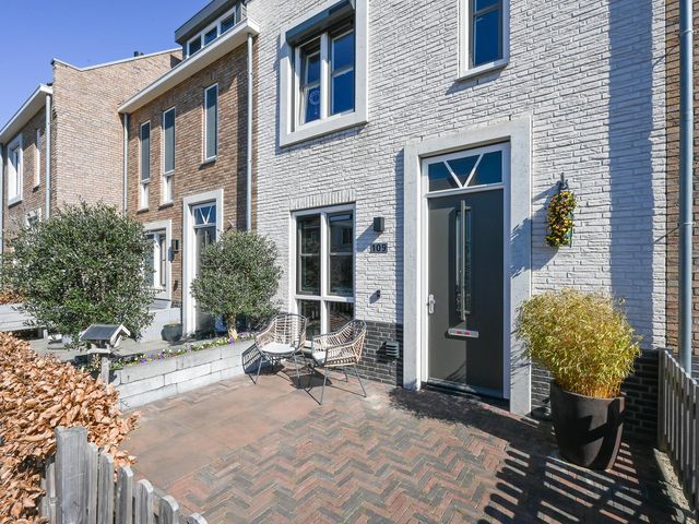 Foto van Fluwijn 109