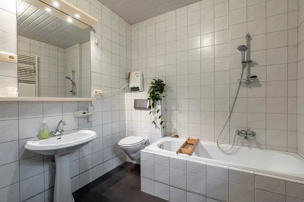 Nieuwe Stationsstraat 61, Ravels
