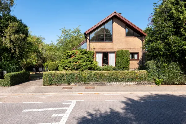 Nieuwe Stationsstraat 61, Ravels