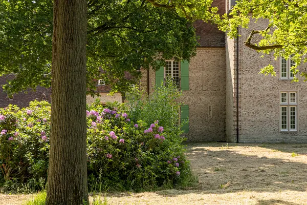 Acaciadreef 9, Schoten
