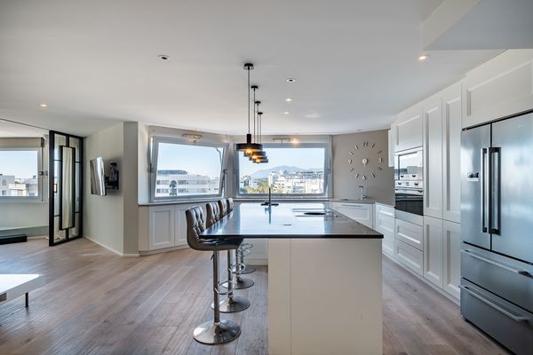 Calle Camilo José Cela 12