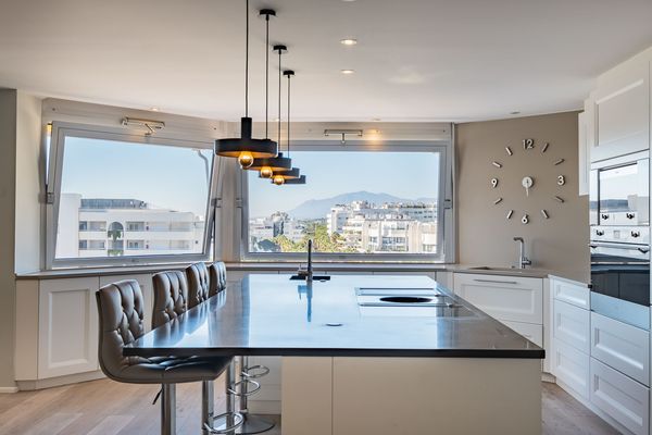 Calle Camilo José Cela 12