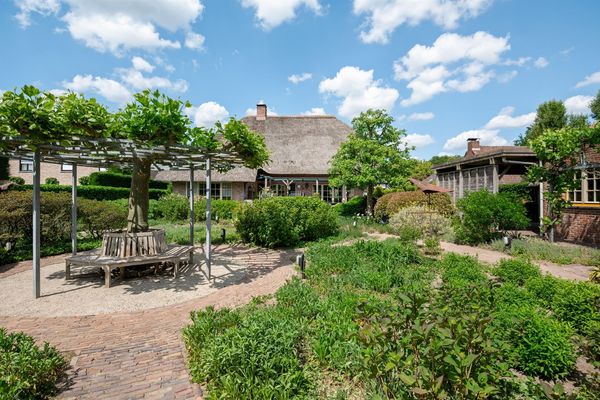 Stationsstraat 38, Ravels