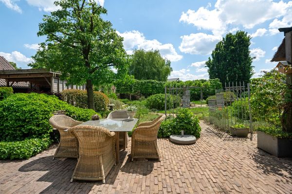 Stationsstraat 38, Ravels