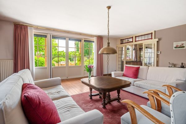 Stationsstraat 38, Ravels