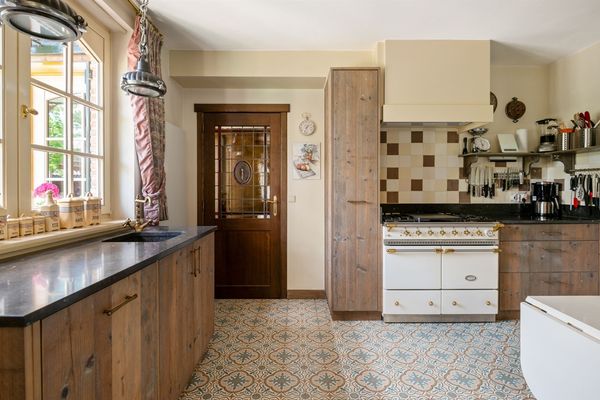 Stationsstraat 38, Ravels