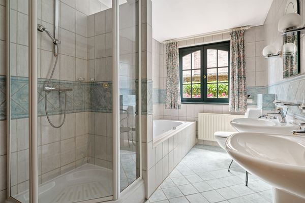 Stationsstraat 38, Ravels