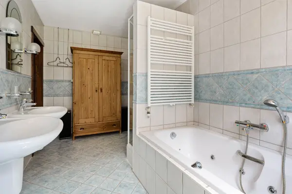 Stationsstraat 38, Ravels