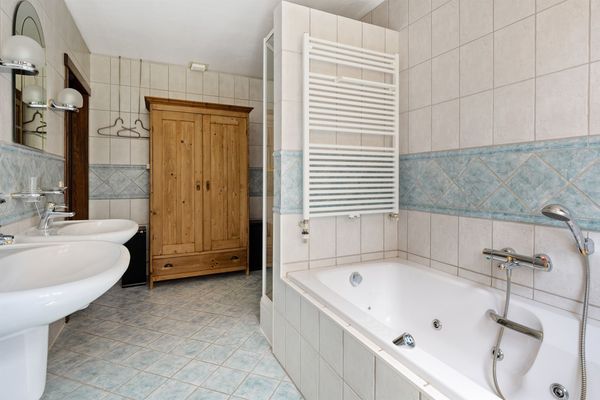 Stationsstraat 38, Ravels