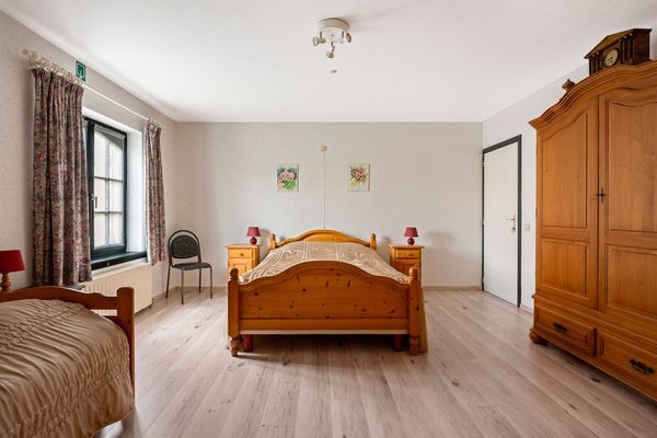 Stationsstraat 38, Ravels