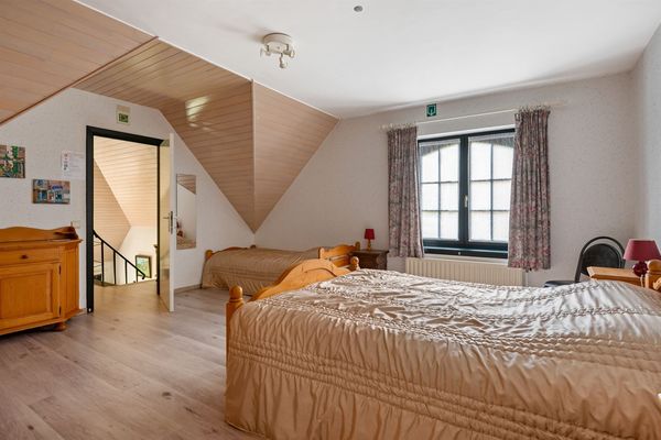 Stationsstraat 38, Ravels