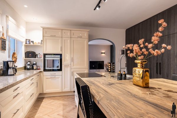 Huzenblek 75, Ravels