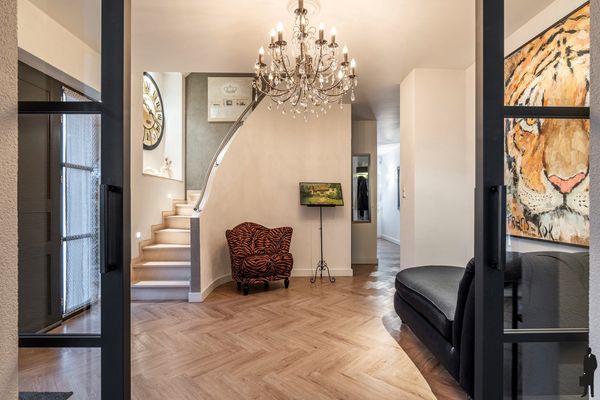 Huzenblek 75, Ravels