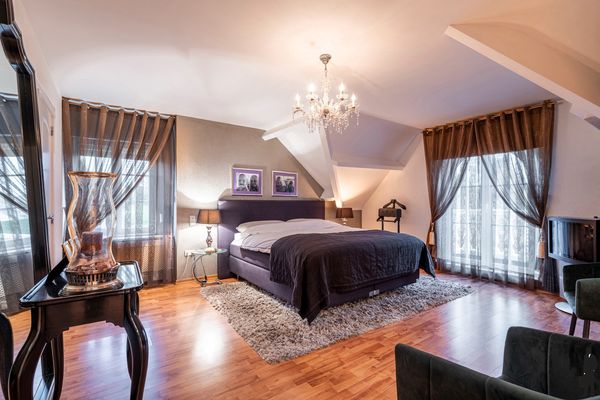 Huzenblek 75, Ravels