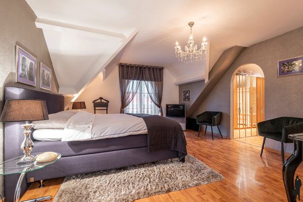 Huzenblek 75, Ravels