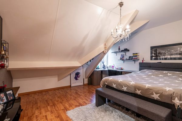 Huzenblek 75, Ravels