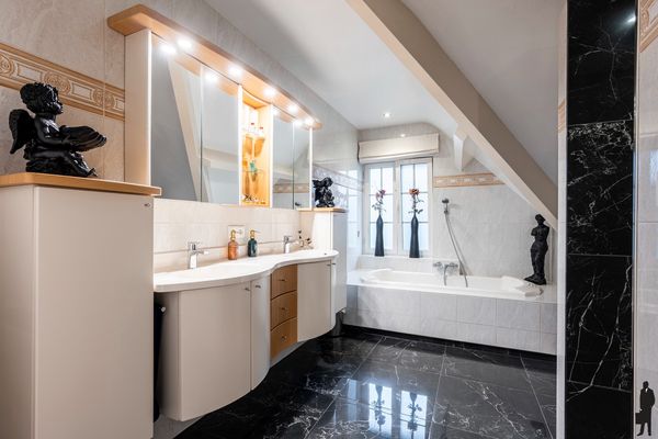 Huzenblek 75, Ravels