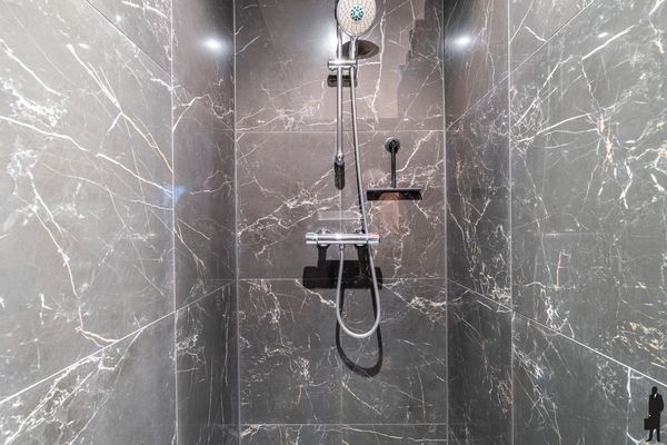 Huzenblek 75, Ravels