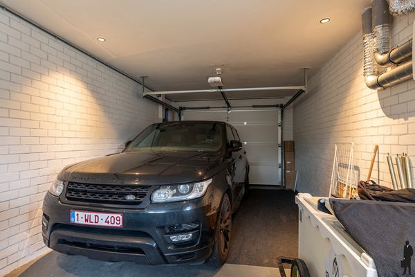 Huzenblek 75, Ravels