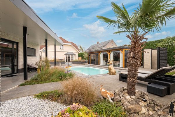 Huzenblek 75, Ravels