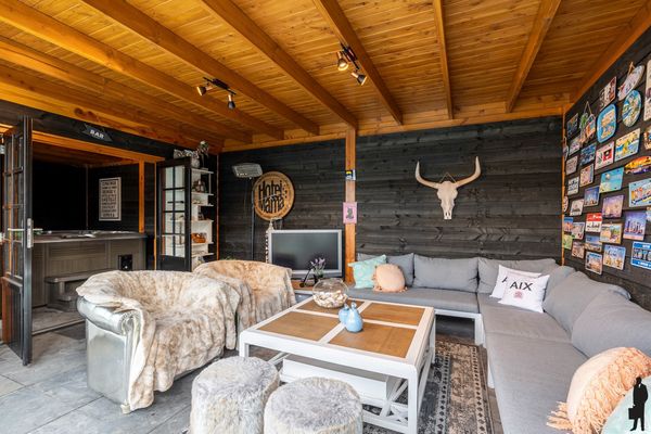 Huzenblek 75, Ravels