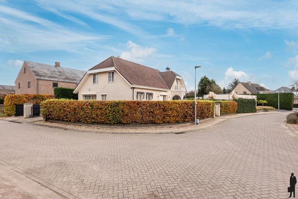 Huzenblek 75, Ravels