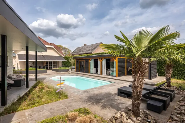 Huzenblek 75, Ravels