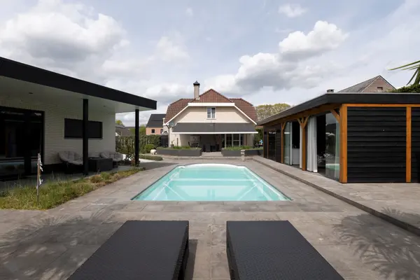 Huzenblek 75, Ravels