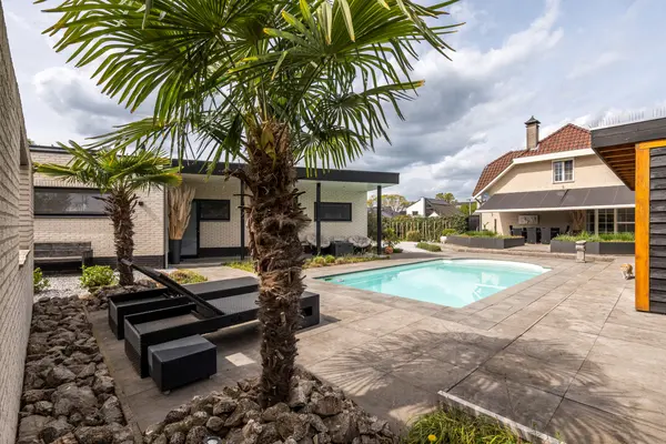 Huzenblek 75, Ravels