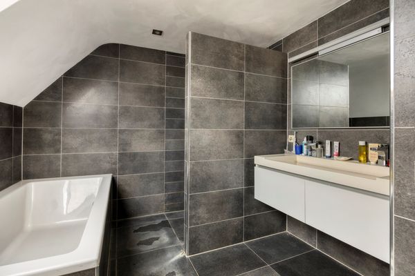 Paardenwiel 6, Ravels