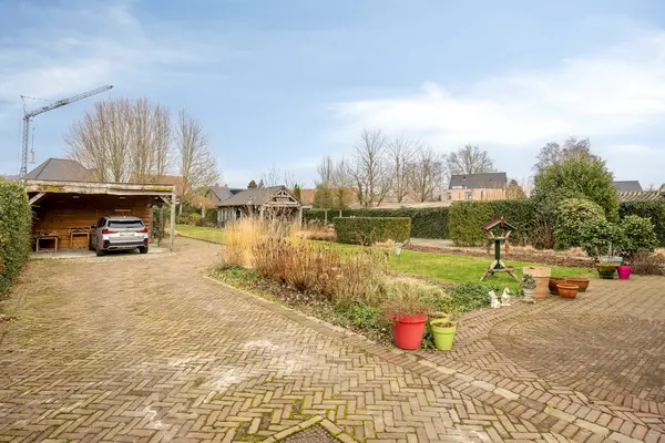 Paardenwiel 6, Ravels