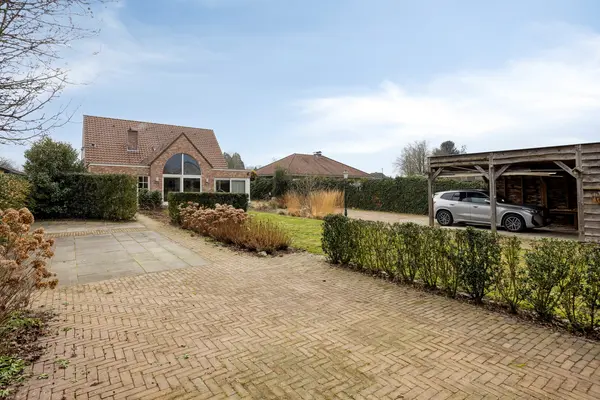 Paardenwiel 6, Ravels