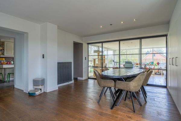 Steenweg op Ravels 305