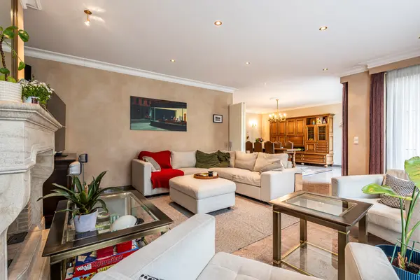 Pastoor Coolsstraat 6, Ravels