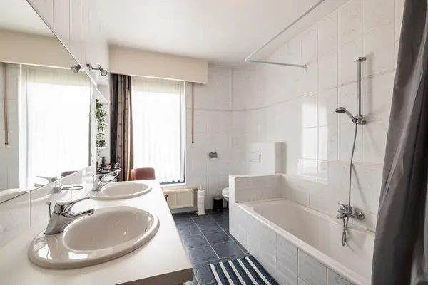 Pastoor Coolsstraat 6, Ravels
