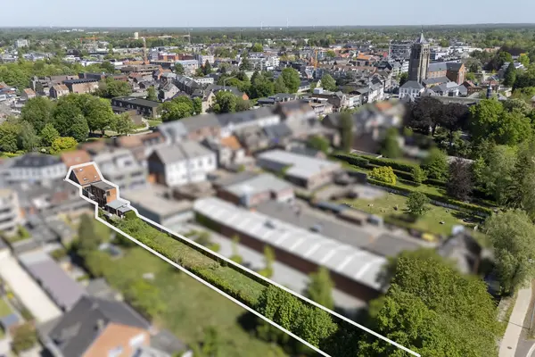 Markt 72, Mol
