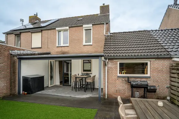 Glazuurstraat 5, Reuver