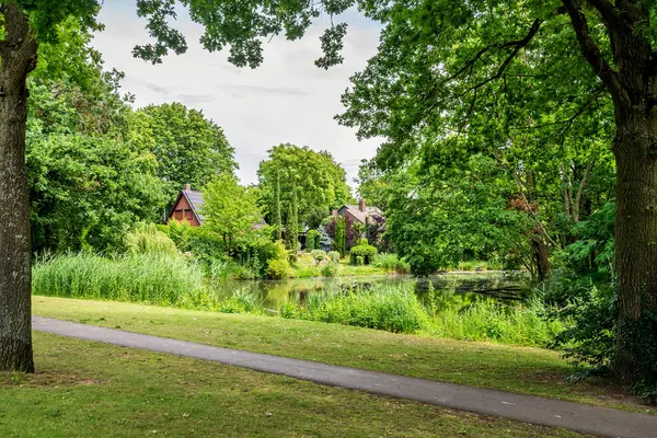 Kerkeveldlaan 15, Roermond